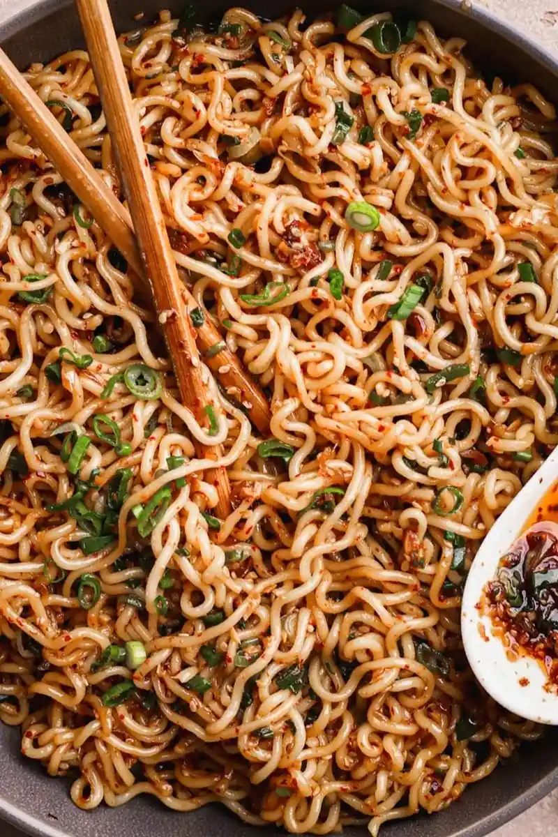 Easy Garlic Chili Oil Noodles 3 Recipe image
