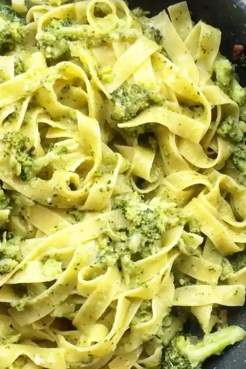 Creamy Broccoli and Garlic Pasta 3 Recipe image