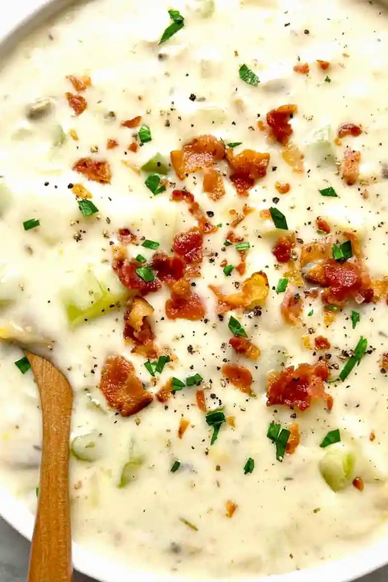 Classic New England Style Creamy Clam Chowder 3 Classic New England Style Creamy Clam Chowder