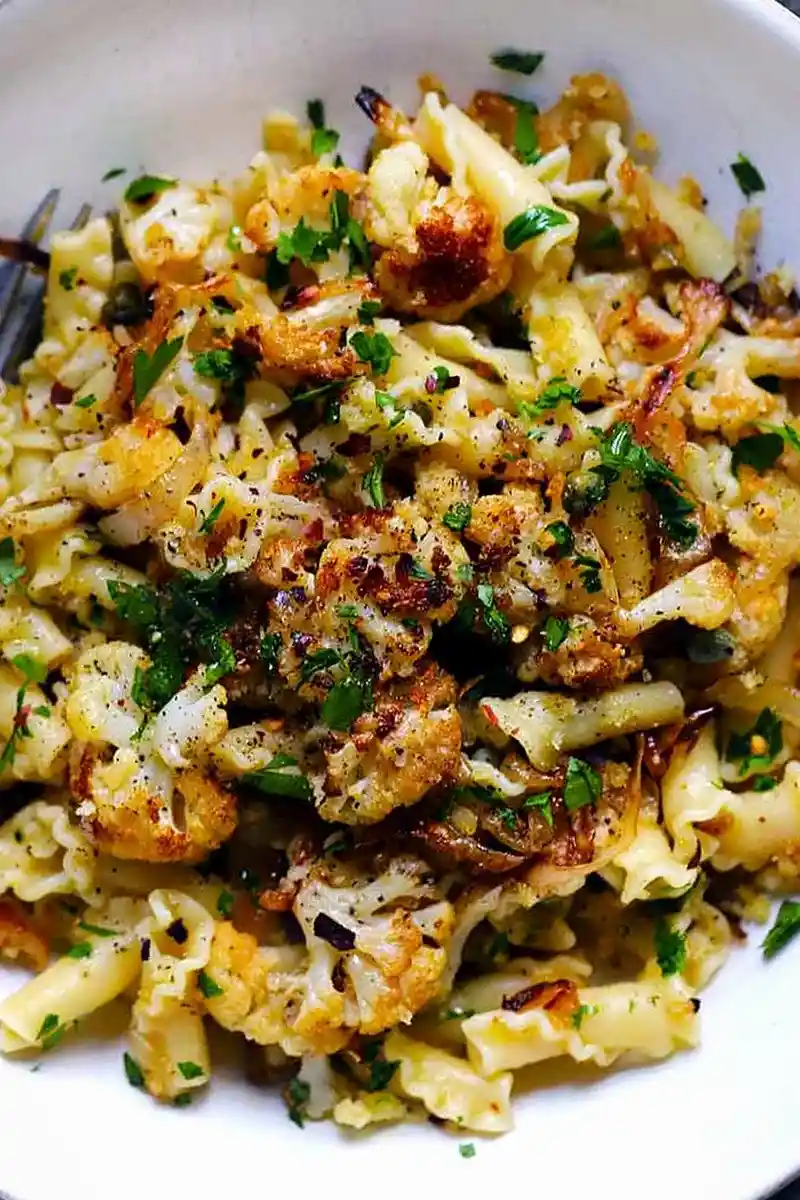 Roasted Cauliflower Pasta with Crispy Onions and Breadcrumbs 3 Roasted Cauliflower Pasta with Crispy Onions and Breadcrumbs