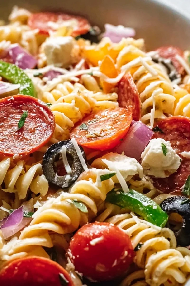 Pizza Pasta Salad: Easy, Flavorful, Your New Favorite Dish! 3 Pizza Pasta Salad: Easy, Flavorful, Your New Favorite Dish!